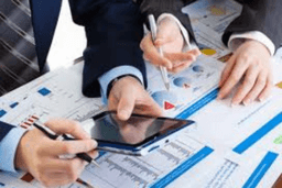 Econometrics for Senior Economists and Financial Managers